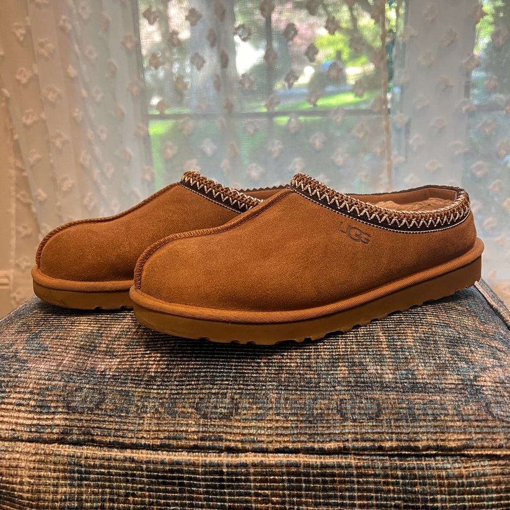 UGG Tasman Women’s Size 9 - Chesnut suede slip on, Sheepskin Slippers - Like New